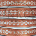 7/8 WHITE DAISY ON GINGER (TALAVERA INSPIRED)